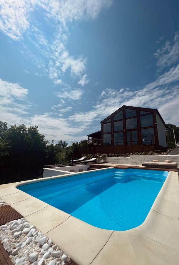 Le Chalet M - Cabana Cu O Panorama De Poveste. Surdesti  Екстер'єр фото