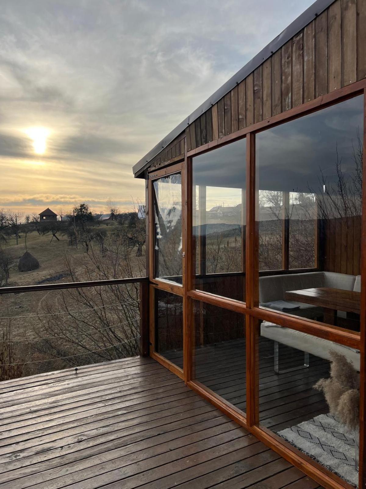 Le Chalet M - Cabana Cu O Panorama De Poveste. Surdesti  Екстер'єр фото