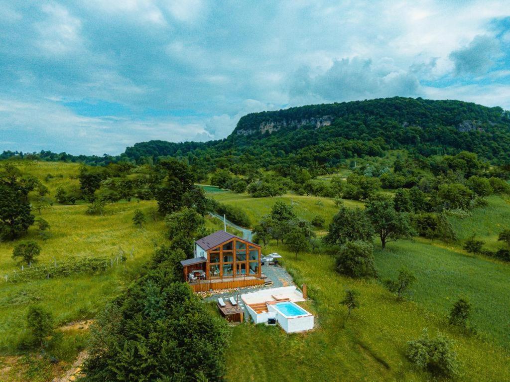 Le Chalet M - Cabana Cu O Panorama De Poveste. Surdesti  Екстер'єр фото