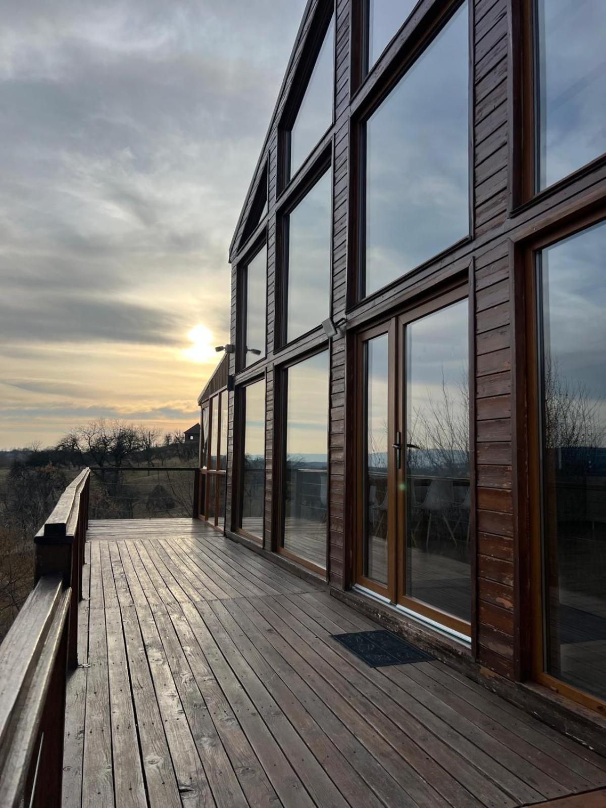 Le Chalet M - Cabana Cu O Panorama De Poveste. Surdesti  Екстер'єр фото