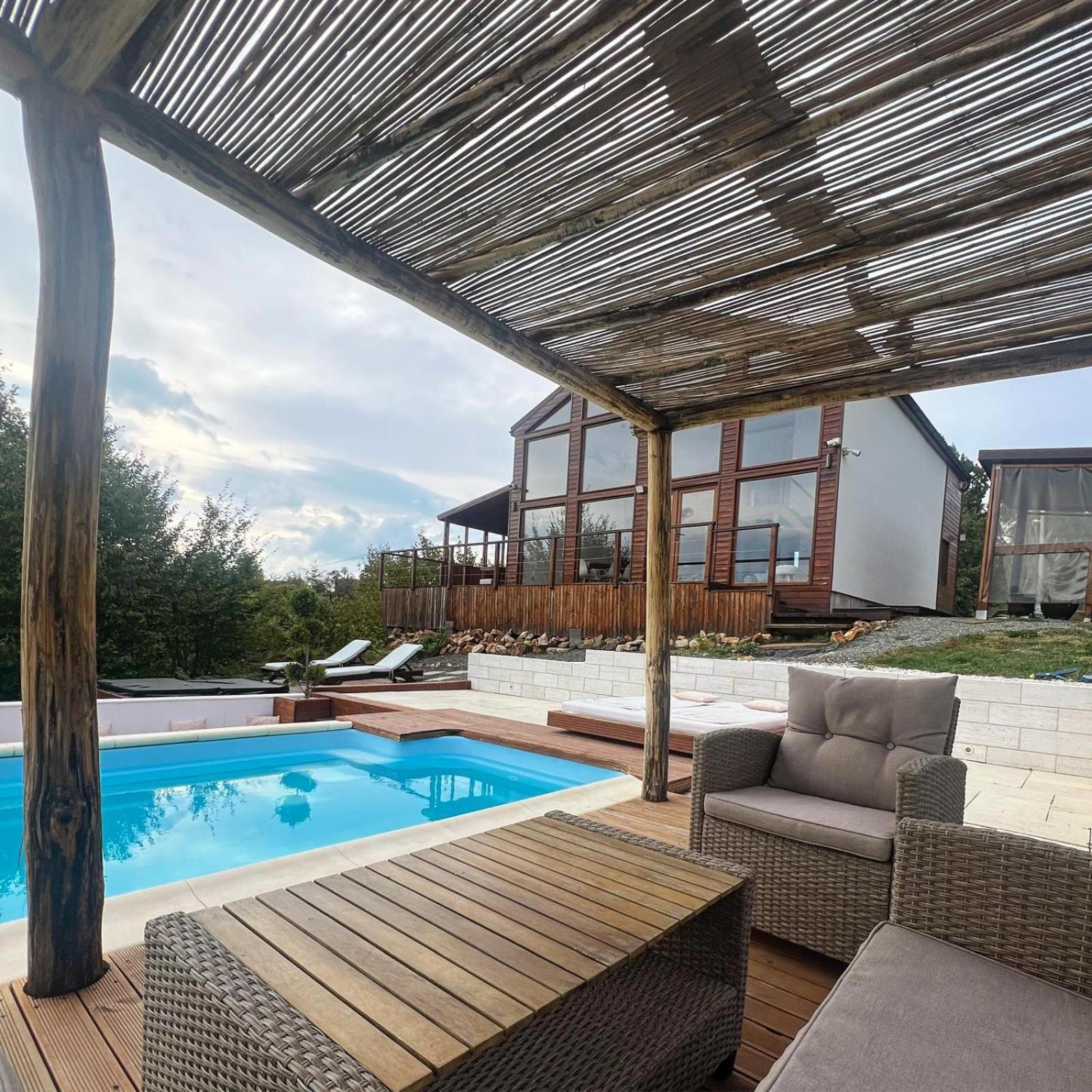 Le Chalet M - Cabana Cu O Panorama De Poveste. Surdesti  Екстер'єр фото