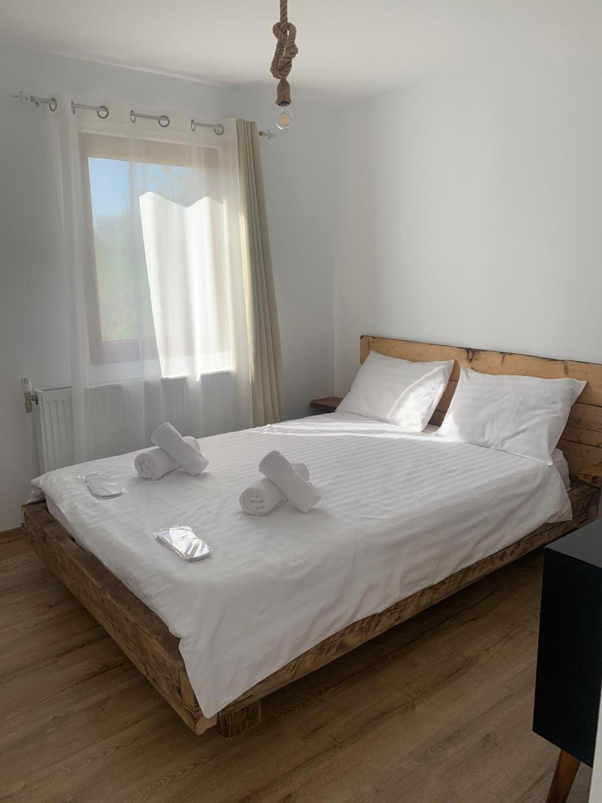 Le Chalet M - Cabana Cu O Panorama De Poveste. Surdesti  Екстер'єр фото