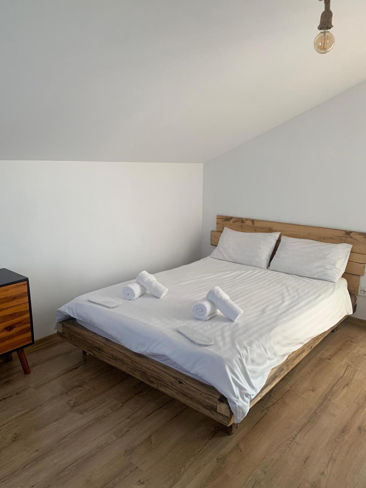 Le Chalet M - Cabana Cu O Panorama De Poveste. Surdesti  Екстер'єр фото